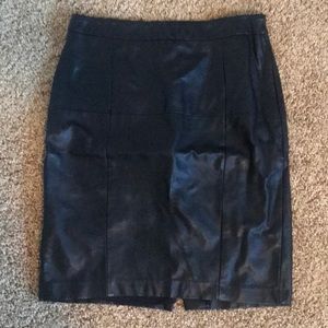 🥳L Forever 21 faux leather black skirt